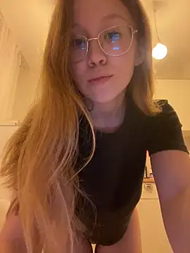 Eva Weyne online show from December 1, 7:14 pm