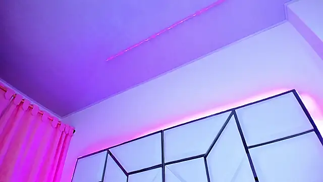 Snapshot of SarayRoyse chatting on January 17, 10:23 pm SarayRoyse online show from January 17, 10:23 pm