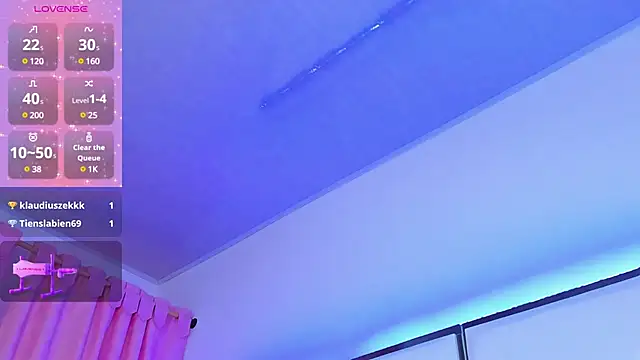 Snapshot of SarayRoyse chatting on February 6, 10:10 pm SarayRoyse online show from February 6, 10:10 pm