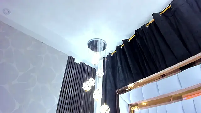 Snapshot of SarayRoyse chatting on November 12, 7:35 pm SarayRoyse online show from November 12, 7:35 pm