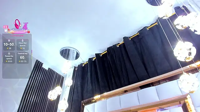 Snapshot of SarayRoyse chatting on November 13, 7:35 pm SarayRoyse online show from November 13, 7:35 pm