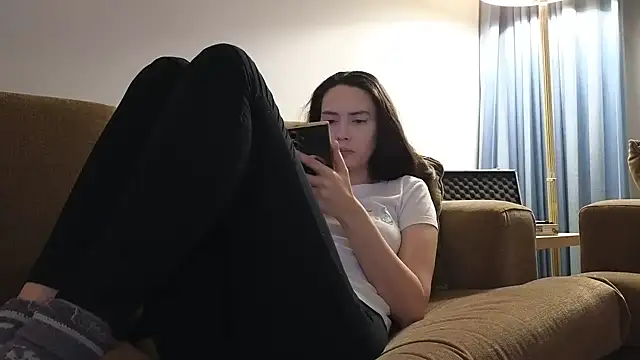 Mr-and-Mrs-Smith online show from January 8, 5:04 pm