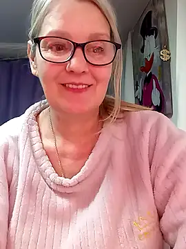 irinamaux online show from February 25, 6:28 pm