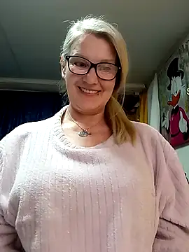 irinamaux online show from April 5, 7:44 pm