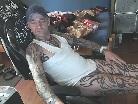 Snapshot of Tomi18cmm2 chatting on September 27, 1:16 pm Tomi18cmm2 online show from September 27, 1:16 pm