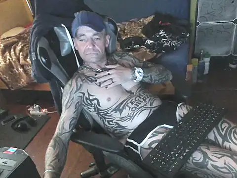 Snapshot of Tomi18cmm2 chatting on September 28, 6:19 am Tomi18cmm2 online show from September 28, 6:19 am