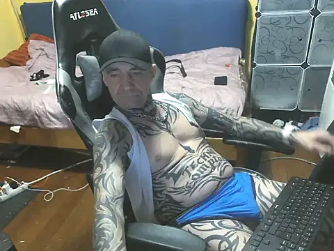 Snapshot of Tomi18cmm2 chatting on November 2, 7:38 pm Tomi18cmm2 online show from November 2, 7:38 pm