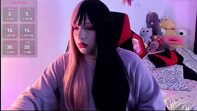 Snapshot of _Skie_ chatting on February 7, 8:33 am Skie online show from February 7, 8:33 am