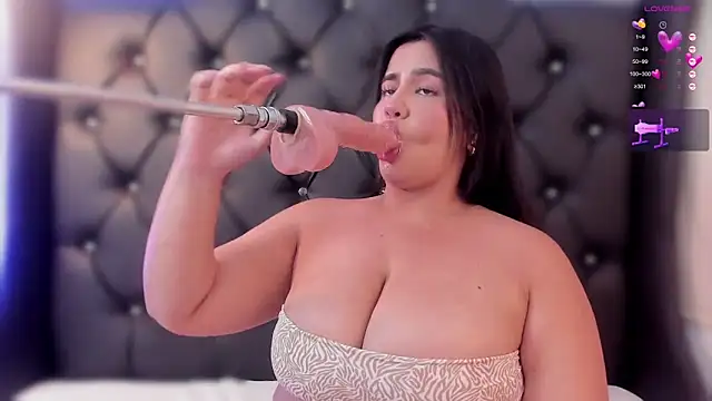 Snapshot of sweett_katty_ chatting on January 13, 8:26 pm sweett katty online show from January 13, 8:26 pm