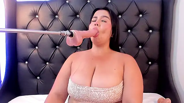 Snapshot of sweett_katty_ chatting on February 15, 7:28 pm sweett katty online show from February 15, 7:28 pm