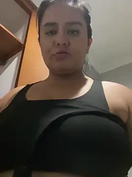 Snapshot of sweett_katty_ chatting on February 28, 2:42 am sweett katty online show from February 28, 2:42 am