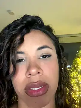 Brunettexio online show from December 17, 3:23 am