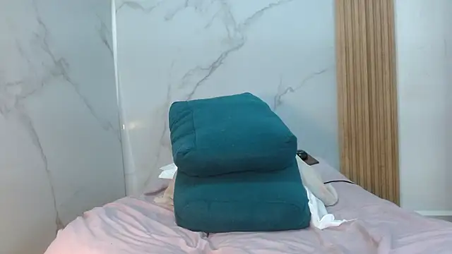 Snapshot of mollyguns chatting on September 19, 9:48 pm mollyguns online show from September 19, 9:48 pm