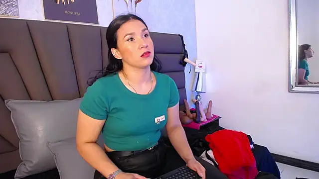 Sofi Perez  online show from May 21, 11:17 am