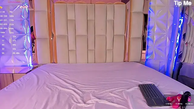 nicole cooper   online show from November 11, 7:36 pm