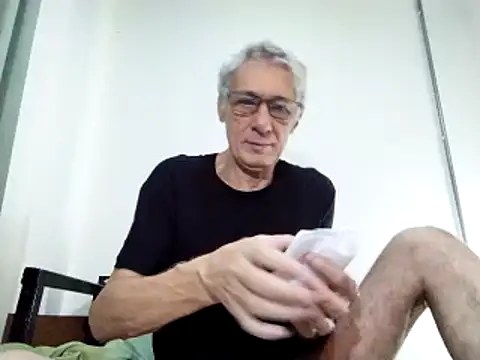 Snapshot of BIGUNCUTHARDCOCK chatting on March 1, 1:00 am BIGUNCUTHARDCOCK online show from March 1, 1:00 am