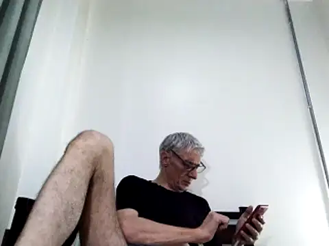 Snapshot of BIGUNCUTHARDCOCK chatting on March 1, 7:08 am BIGUNCUTHARDCOCK online show from March 1, 7:08 am