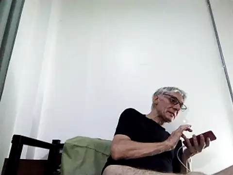 Snapshot of BIGUNCUTHARDCOCK chatting on March 9, 2:43 pm BIGUNCUTHARDCOCK online show from March 9, 2:43 pm