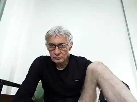 Snapshot of BIGUNCUTHARDCOCK chatting on March 10, 7:21 am BIGUNCUTHARDCOCK online show from March 10, 7:21 am