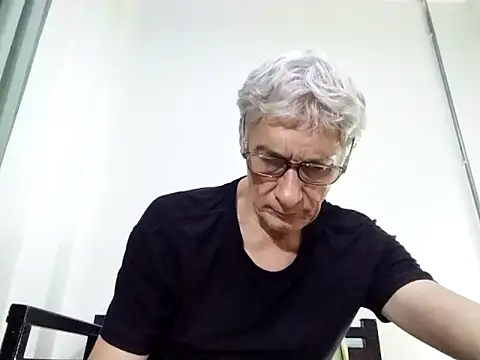 Snapshot of BIGUNCUTHARDCOCK chatting on March 18, 4:04 am BIGUNCUTHARDCOCK online show from March 18, 4:04 am
