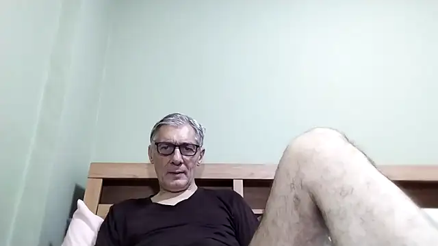 Snapshot of BIGUNCUTHARDCOCK chatting on October 2, 5:03 am BIGUNCUTHARDCOCK online show from October 2, 5:03 am