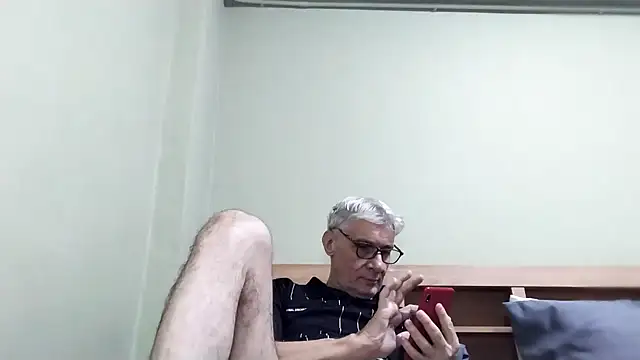 Snapshot of BIGUNCUTHARDCOCK chatting on January 7, 1:19 am BIGUNCUTHARDCOCK online show from January 7, 1:19 am