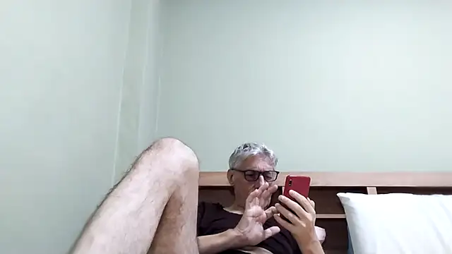 Snapshot of BIGUNCUTHARDCOCK chatting on January 13, 3:01 am BIGUNCUTHARDCOCK online show from January 13, 3:01 am