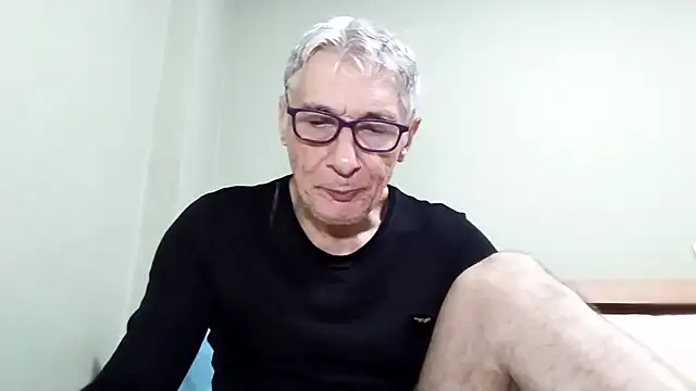 Snapshot of BIGUNCUTHARDCOCK chatting on January 14, 1:00 am BIGUNCUTHARDCOCK online show from January 14, 1:00 am