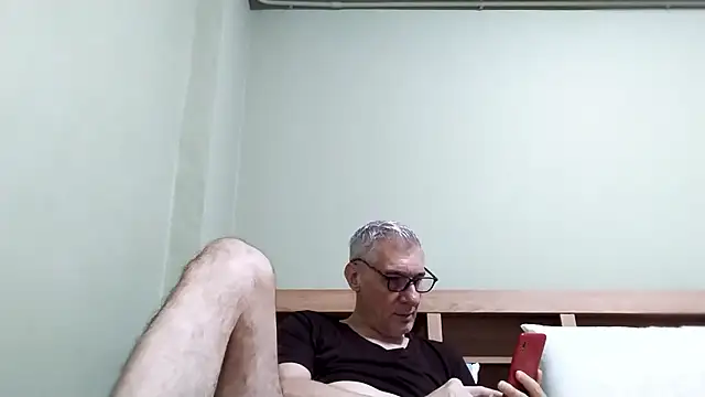 Snapshot of BIGUNCUTHARDCOCK chatting on January 15, 1:21 am BIGUNCUTHARDCOCK online show from January 15, 1:21 am