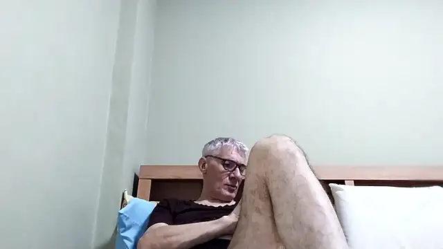 Snapshot of BIGUNCUTHARDCOCK chatting on January 17, 2:44 pm BIGUNCUTHARDCOCK online show from January 17, 2:44 pm