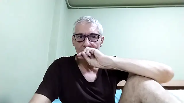 Snapshot of BIGUNCUTHARDCOCK chatting on January 18, 2:48 am BIGUNCUTHARDCOCK online show from January 18, 2:48 am