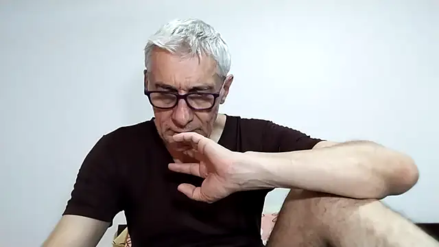 Snapshot of BIGUNCUTHARDCOCK chatting on February 3, 1:26 am BIGUNCUTHARDCOCK online show from February 3, 1:26 am