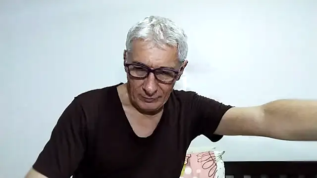 Snapshot of BIGUNCUTHARDCOCK chatting on February 3, 7:24 am BIGUNCUTHARDCOCK online show from February 3, 7:24 am