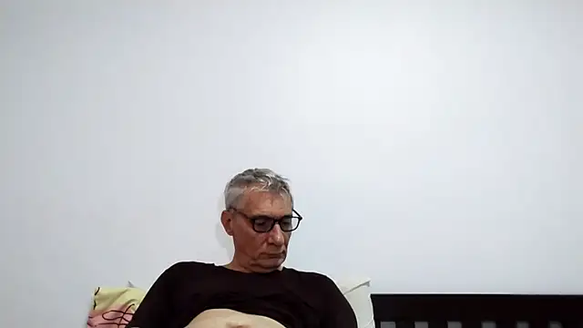 Snapshot of BIGUNCUTHARDCOCK chatting on February 5, 1:54 am BIGUNCUTHARDCOCK online show from February 5, 1:54 am