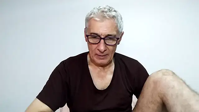 Snapshot of BIGUNCUTHARDCOCK chatting on February 10, 1:32 am BIGUNCUTHARDCOCK online show from February 10, 1:32 am