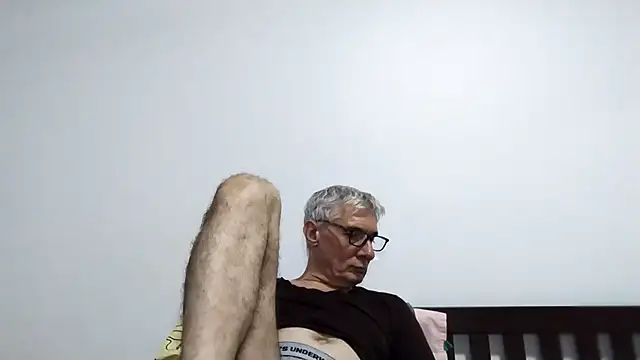 Snapshot of BIGUNCUTHARDCOCK chatting on February 24, 2:26 pm BIGUNCUTHARDCOCK online show from February 24, 2:26 pm