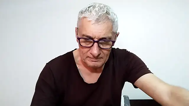 Snapshot of BIGUNCUTHARDCOCK chatting on February 28, 1:28 am BIGUNCUTHARDCOCK online show from February 28, 1:28 am