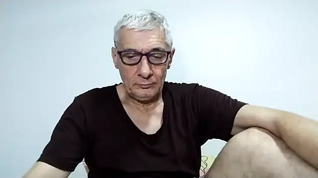 Snapshot of BIGUNCUTHARDCOCK chatting on February 28, 1:34 pm BIGUNCUTHARDCOCK online show from February 28, 1:34 pm