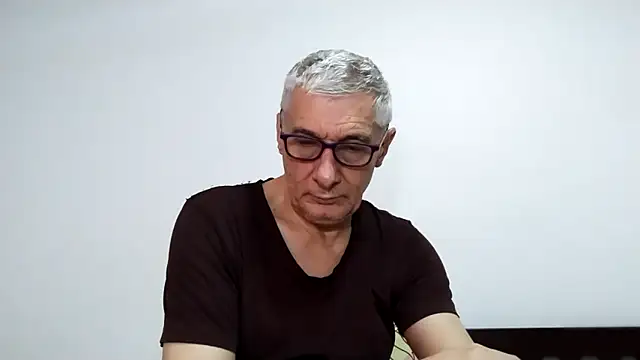 Snapshot of BIGUNCUTHARDCOCK chatting on March 1, 1:40 am BIGUNCUTHARDCOCK online show from March 1, 1:40 am