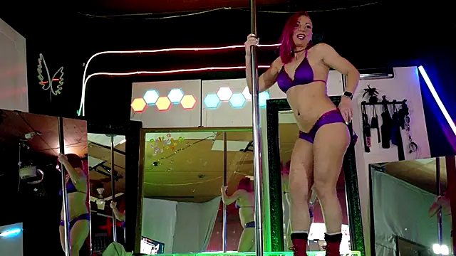 MadisonMarie online show from March 29, 6:13 am