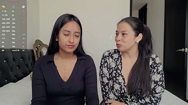 Snapshot of 2SummerLove1 chatting on January 19, 3:32 pm 2SummerLove1 online show from January 19, 3:32 pm