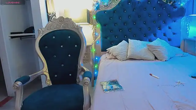 EmilyAllen  online show from December 18, 7:36 am