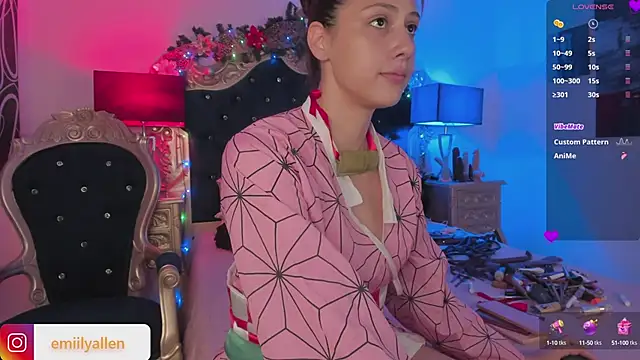 EmilyAllen  online show from December 19, 5:51 am