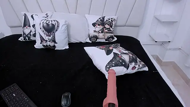 charlotte-11 online show from April 17, 2:20 pm