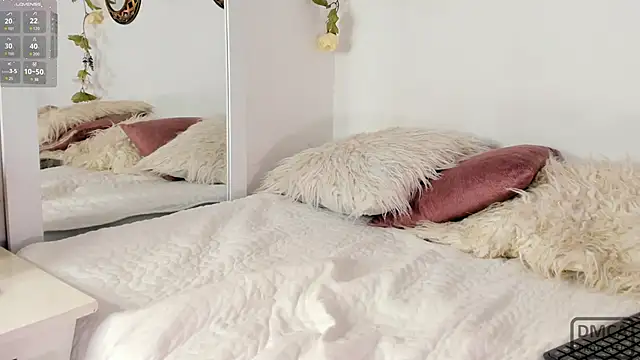 Snapshot of RossemaryRain chatting on January 31, 1:54 am RossemaryRain online show from January 31, 1:54 am