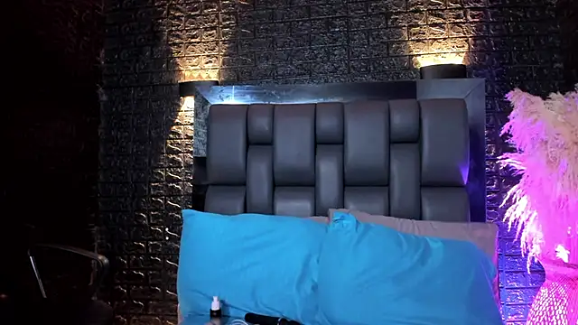 Julieta Coopeer  online show from December 5, 10:46 am