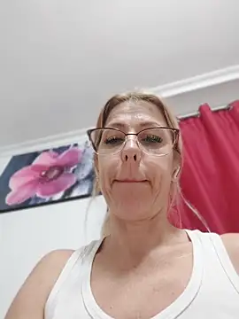 blondyruby online show from March 5, 9:33 pm