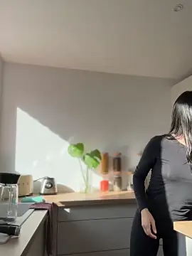 Snapshot of _Juliette chatting on February 27, 9:42 am Juliette online show from February 27, 9:42 am