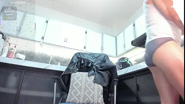 Snapshot of lean_arcos chatting on December 20, 1:29 pm lean arcos online show from December 20, 1:29 pm