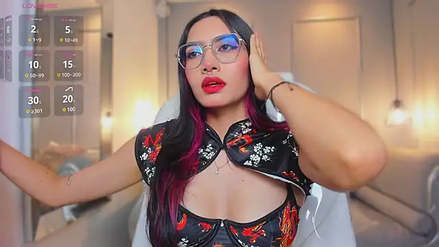 AzuraKindong online show from February 5, 7:18 pm